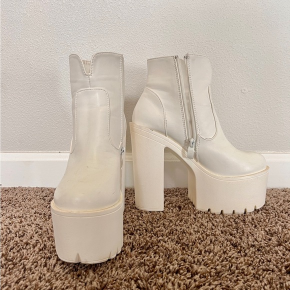 Size 7 Platform Heels - Picture 1 of 1